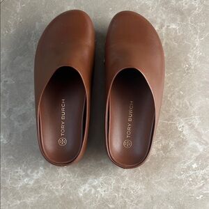 Tory Burch women’s Tan clogs